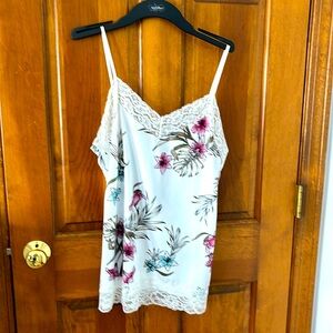 Lace trimmed floral cami. Sz L NWT smoke free home. White House black market